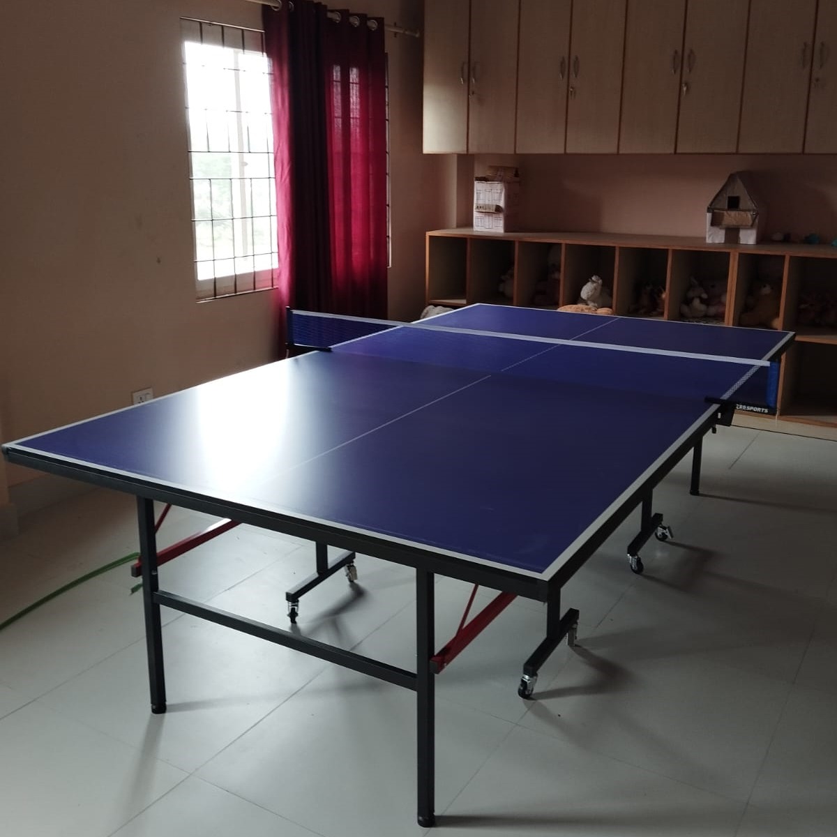Indoor Table Tennis Board Ping Pong Tables Standard Size with wheels