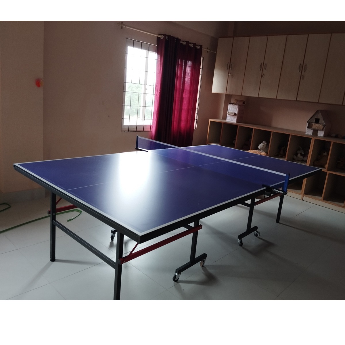 Indoor Table Tennis Board Ping Pong Tables Standard Size with wheels